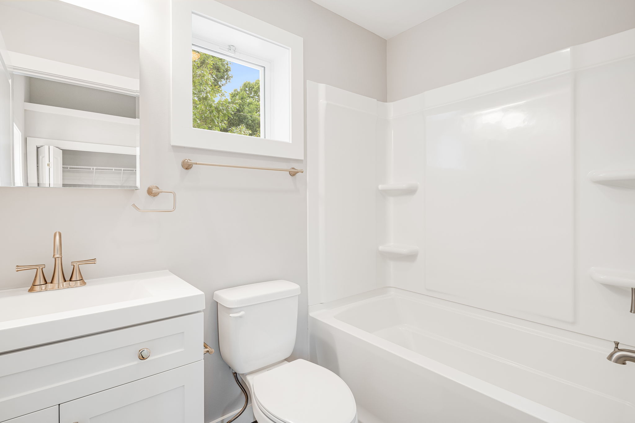Standard Cottage 3 Bed — bathroom with tub/shower combo